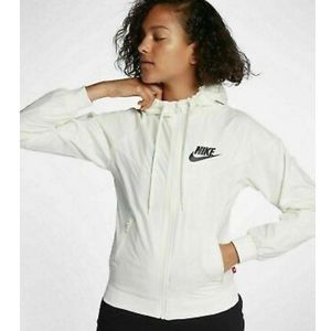 NWT  Nike Women full zip hooded windrunner Jacket